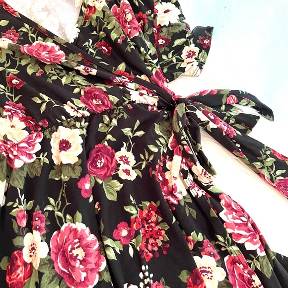 Due Time Maternity dress, size XL. - Picture 3 of 3